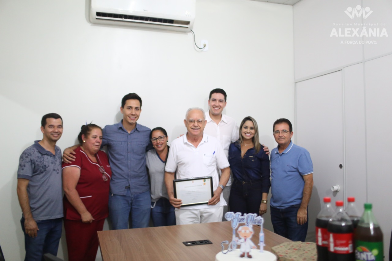 Dr. Zé Maria recebe comenda ao mérito pelos 34 anos de serviços no HMA