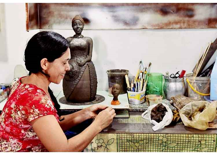 Artesã de Olhos d'Água participa de exposição em Goiânia