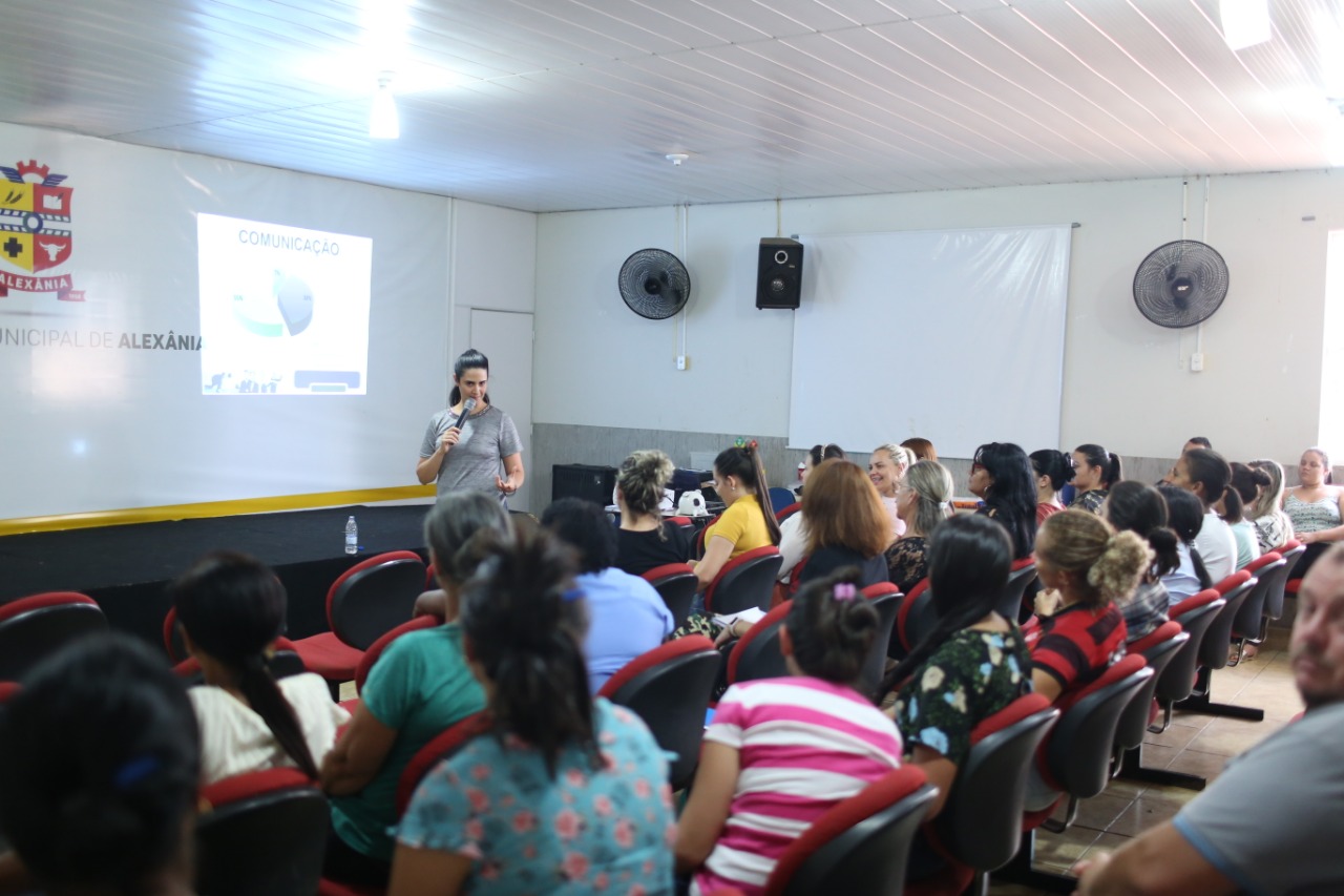 Equipe da secretaria de Saúde participa de capacitação para aperfeiçoamento