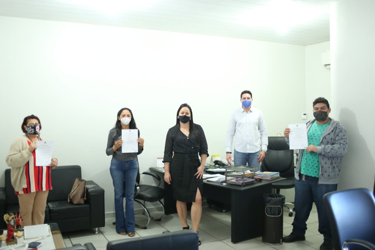 Entrega de certificados aos formandos nos cursos oferecidos na Secretaria de Desenvolvimento