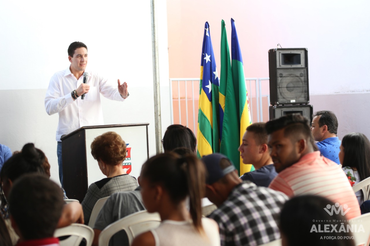 Tarde emocionante na entrega de certificados na Secretaria de Desenvolvimento