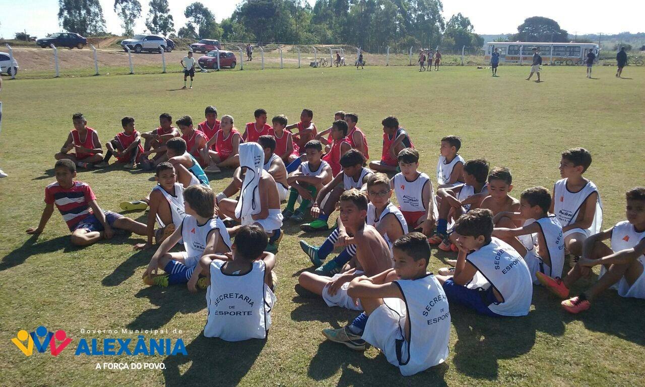 Escolinha de futebol com inscrições abertas