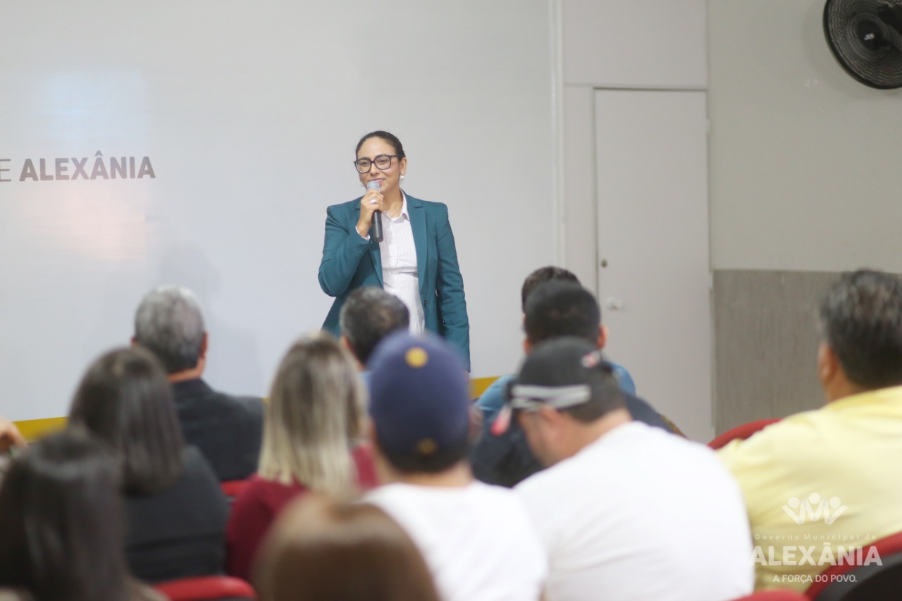 Governo e IBAMA promovem palestra sobre bons cuidados com o Meio Ambiente