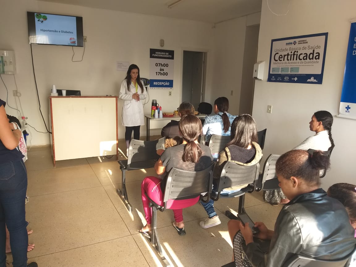 Equipe da Saúde ministra palestras pela cidade