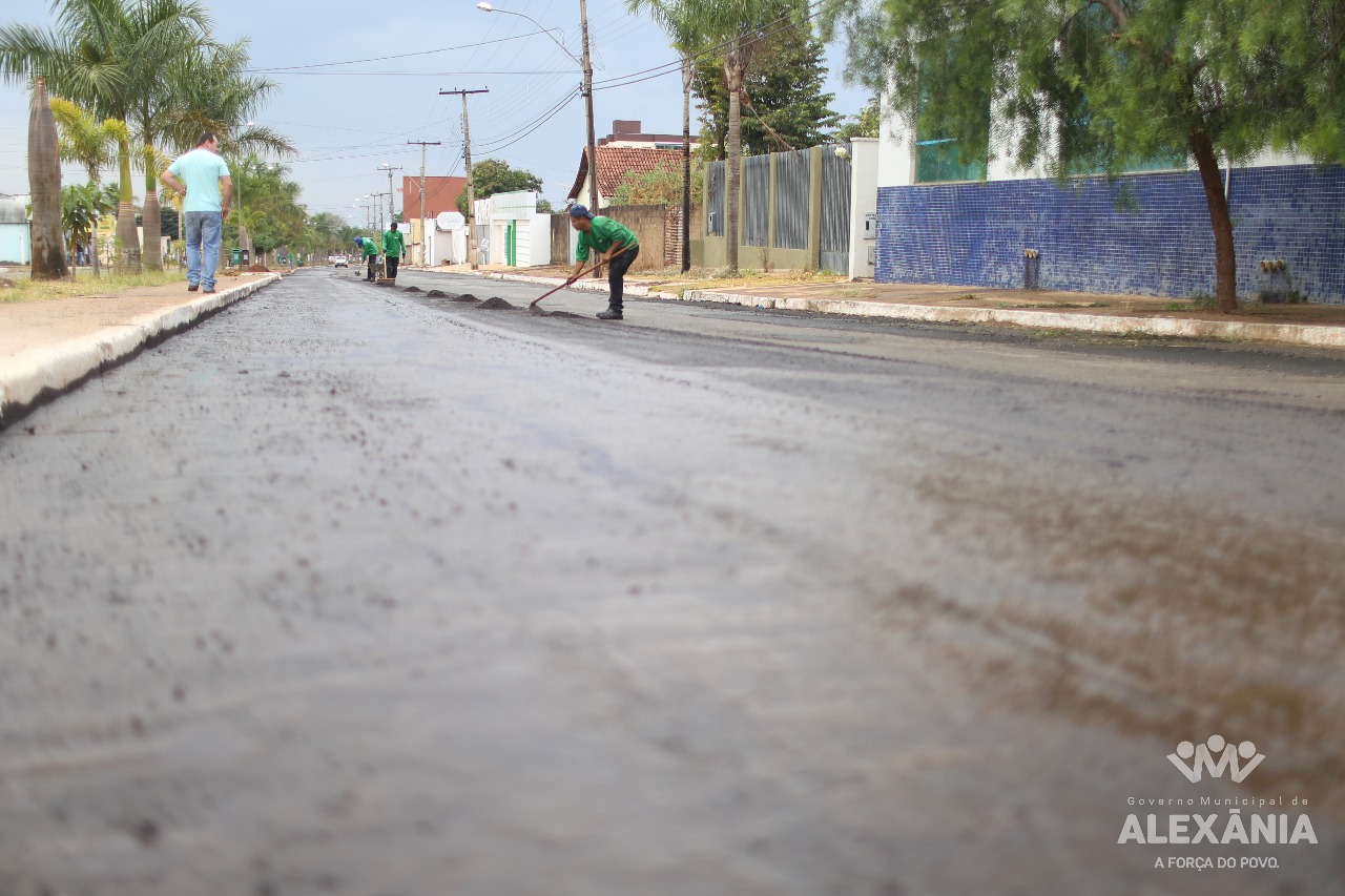 Secretaria de Obras inicia recapeamento na cidade