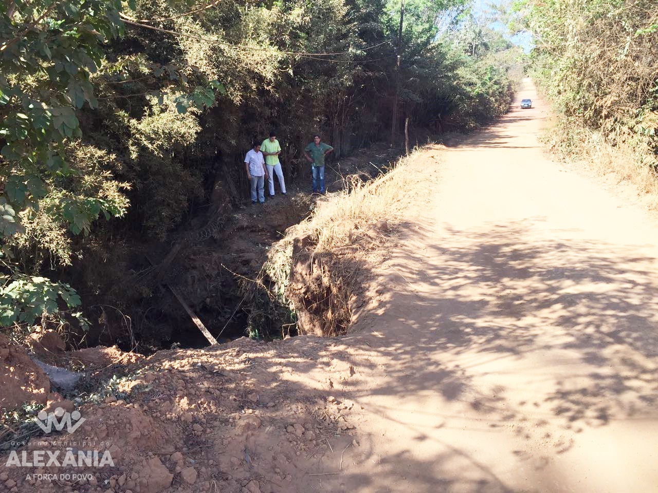 SEDEM realiza serviço de revitalização de estradas rurais