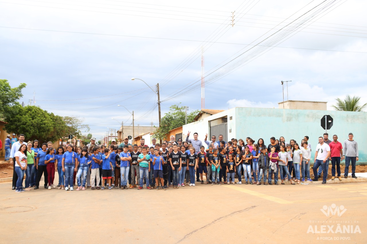 Plantando o Futuro - Crianças plantaram árvores no setor do Jardim Esperança