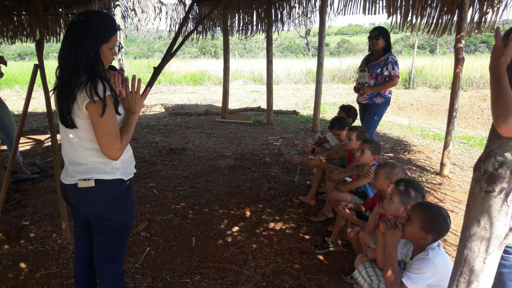 Crianças integrantes do serviço de convivência visitaram hoje a Escola Municipal Agrícola