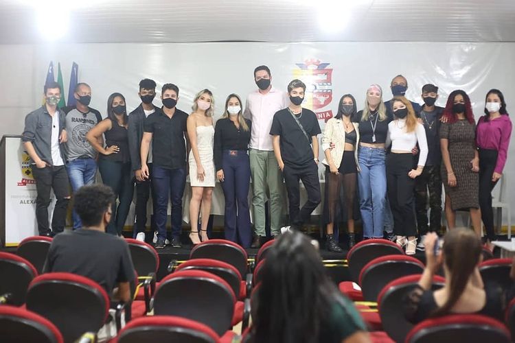 Coletiva High School - Jovens anunciam novos rumos para o grupo