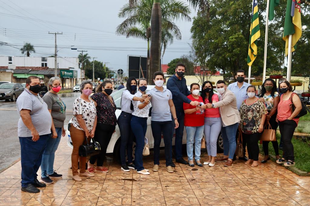 Mais dois carros para compor a frota da Educação