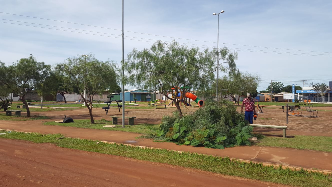 Cuidados na Praça próximo ao INSS
